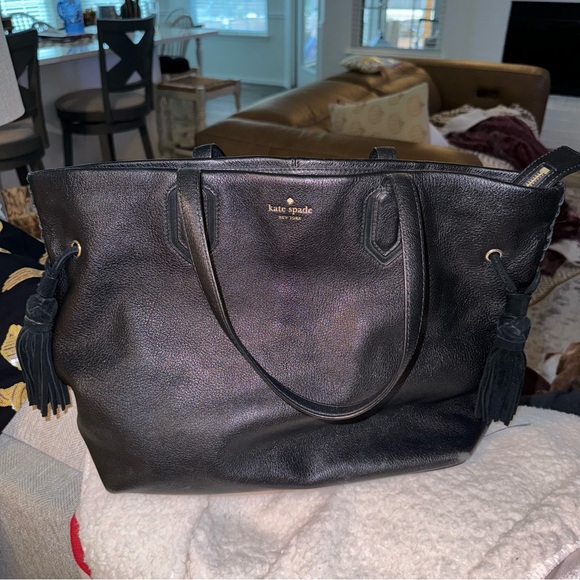 Kate Spade Tassel Tote. - Picture 1 of 5